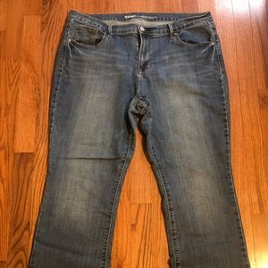 ONLY 7 DAYS UNTIL I DONATE-MAKE OFFER!  Jeans